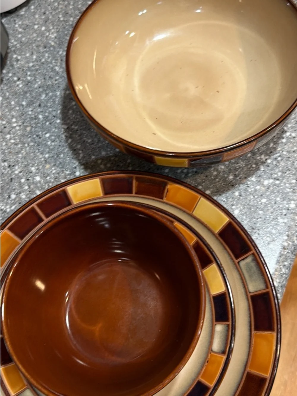 Stoneware Dinner Bowls Set in Brown and Cream